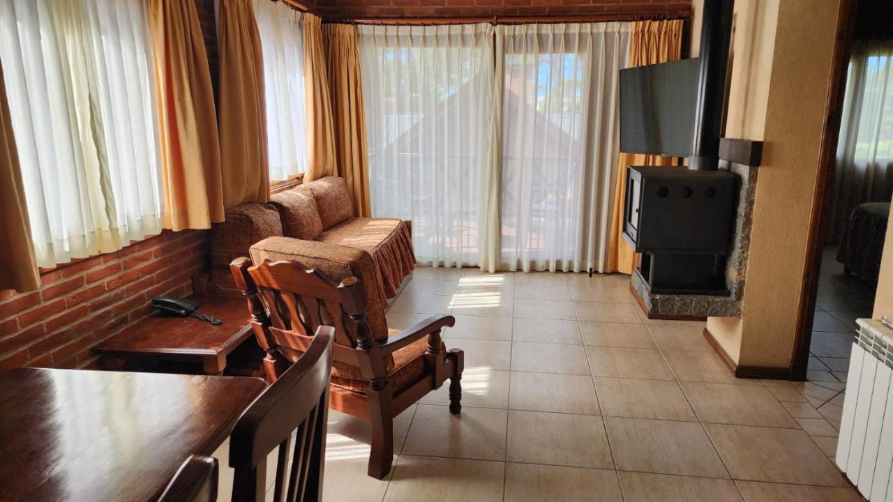 Refugio Del Bosque Villa Carilo Bagian luar foto