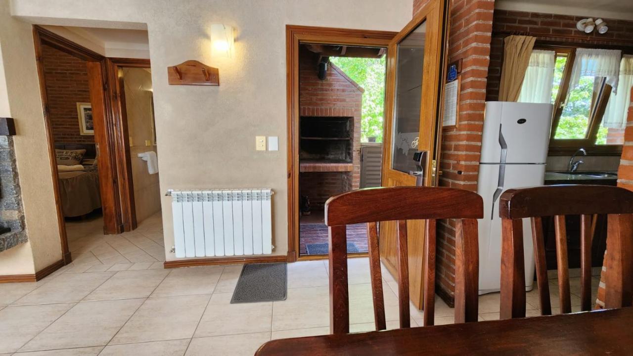 Refugio Del Bosque Villa Carilo Bagian luar foto