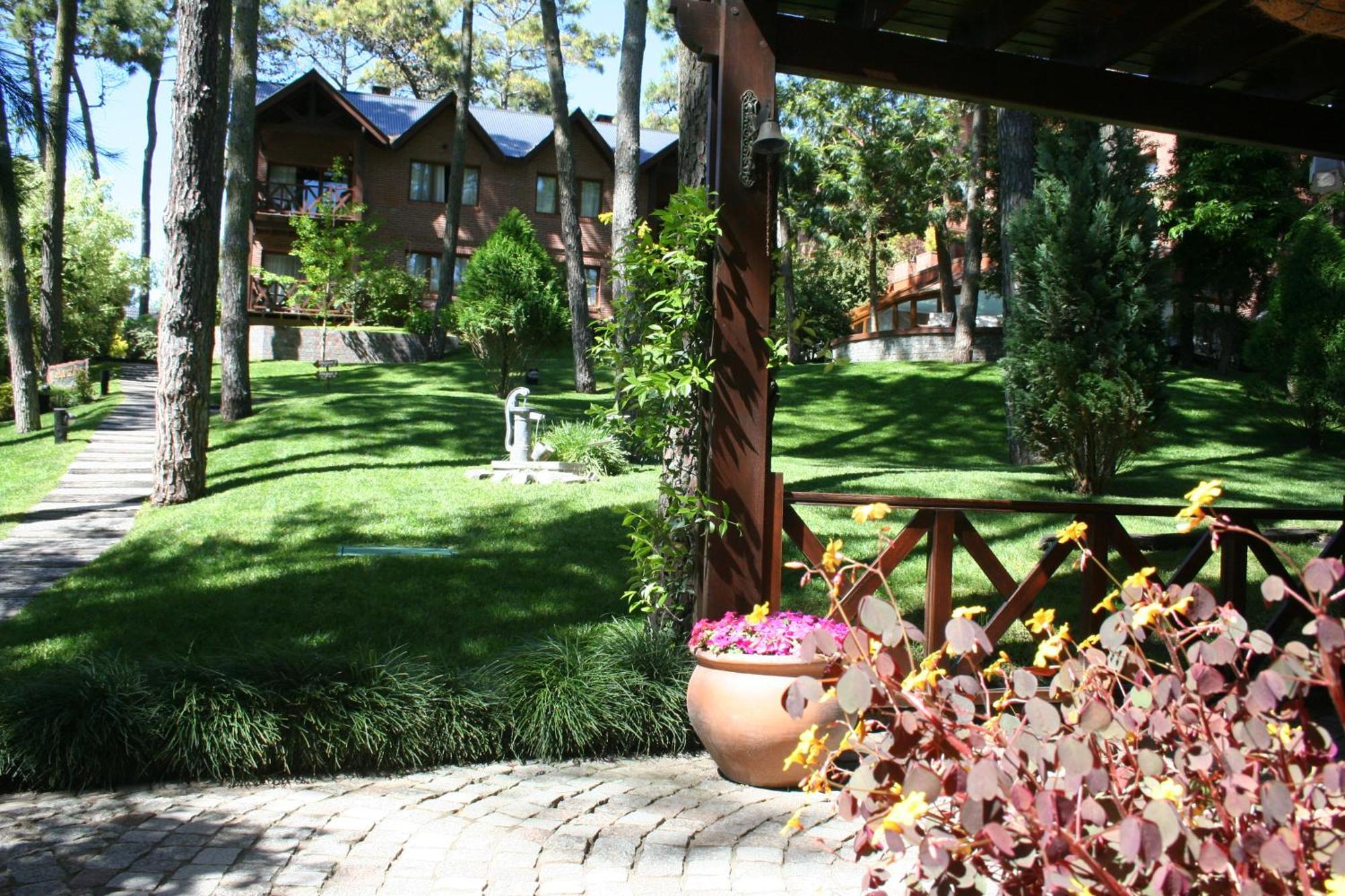 Refugio Del Bosque Villa Carilo Bagian luar foto