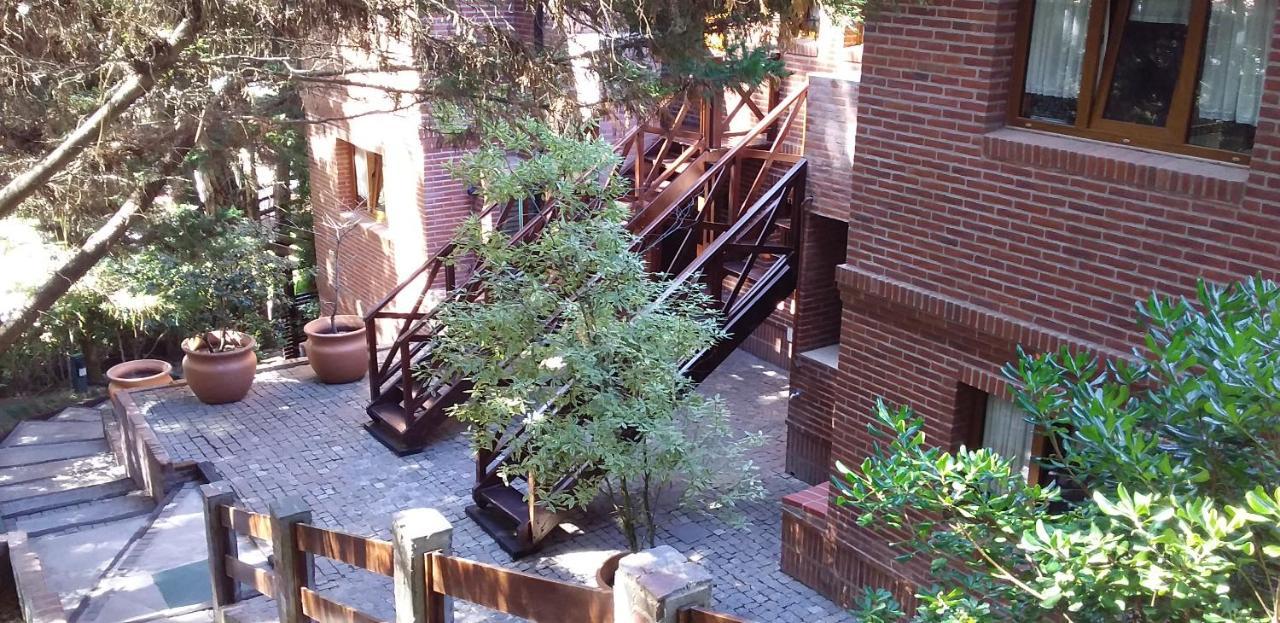 Refugio Del Bosque Villa Carilo Bagian luar foto